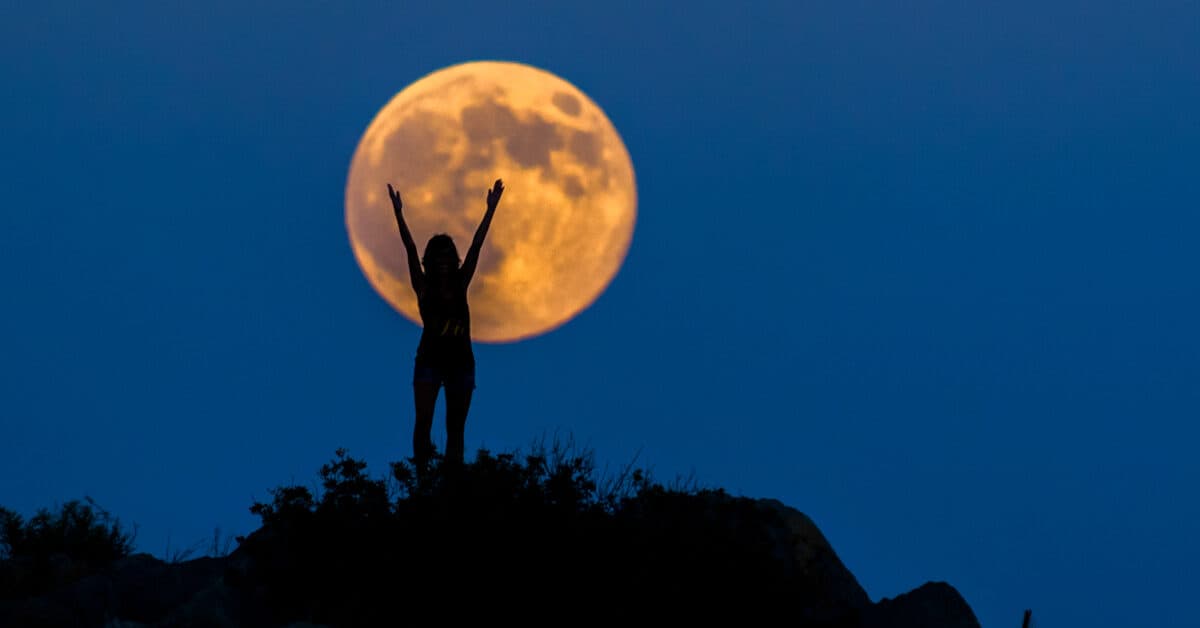 Conquering the Stars: How AI Lets You Create Moonlit Magic #digen #FreeAIVideoGenerator
