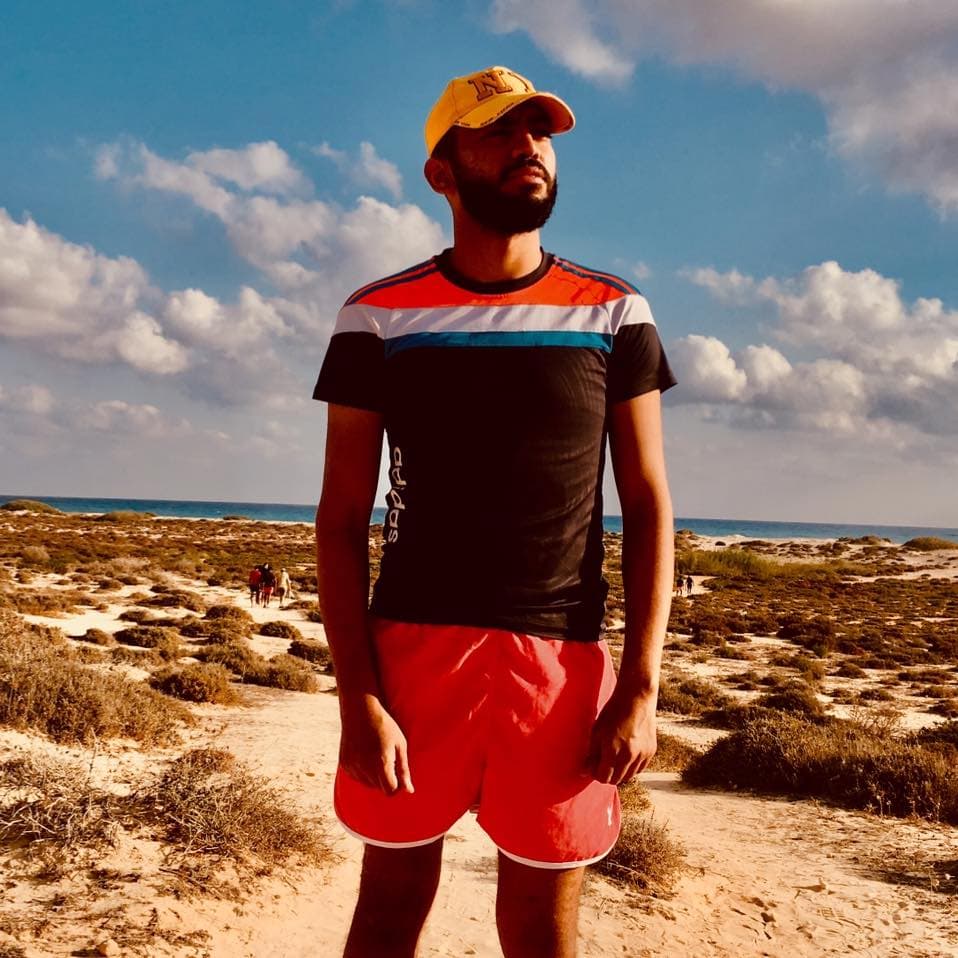 How This Beachgoer Turned His Day into an AI Masterpiece #digen ai# #FreeAI Video Magic